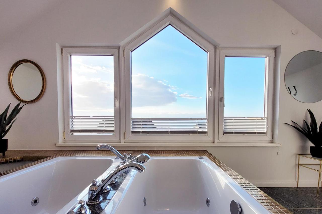 Grosse Penthouse Ferienwohnung Mit Meerblick, Sonnenterrasse & Luxusbad Von "Momentic" Sierksdorf Luaran gambar